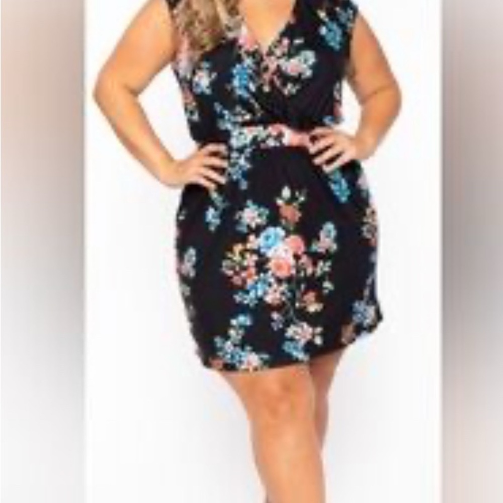 Chic Floral Mini Dress in Black